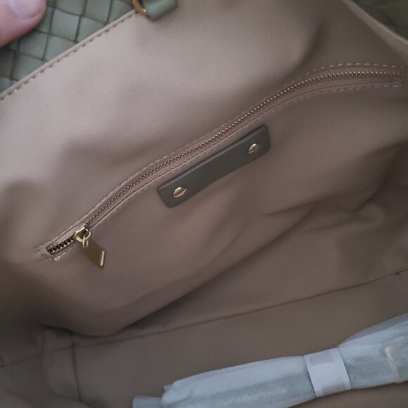 Genuine Leather Woven Shoulder Bag - Spacious, Durable, and Stylish Design - Picture 4 of 4